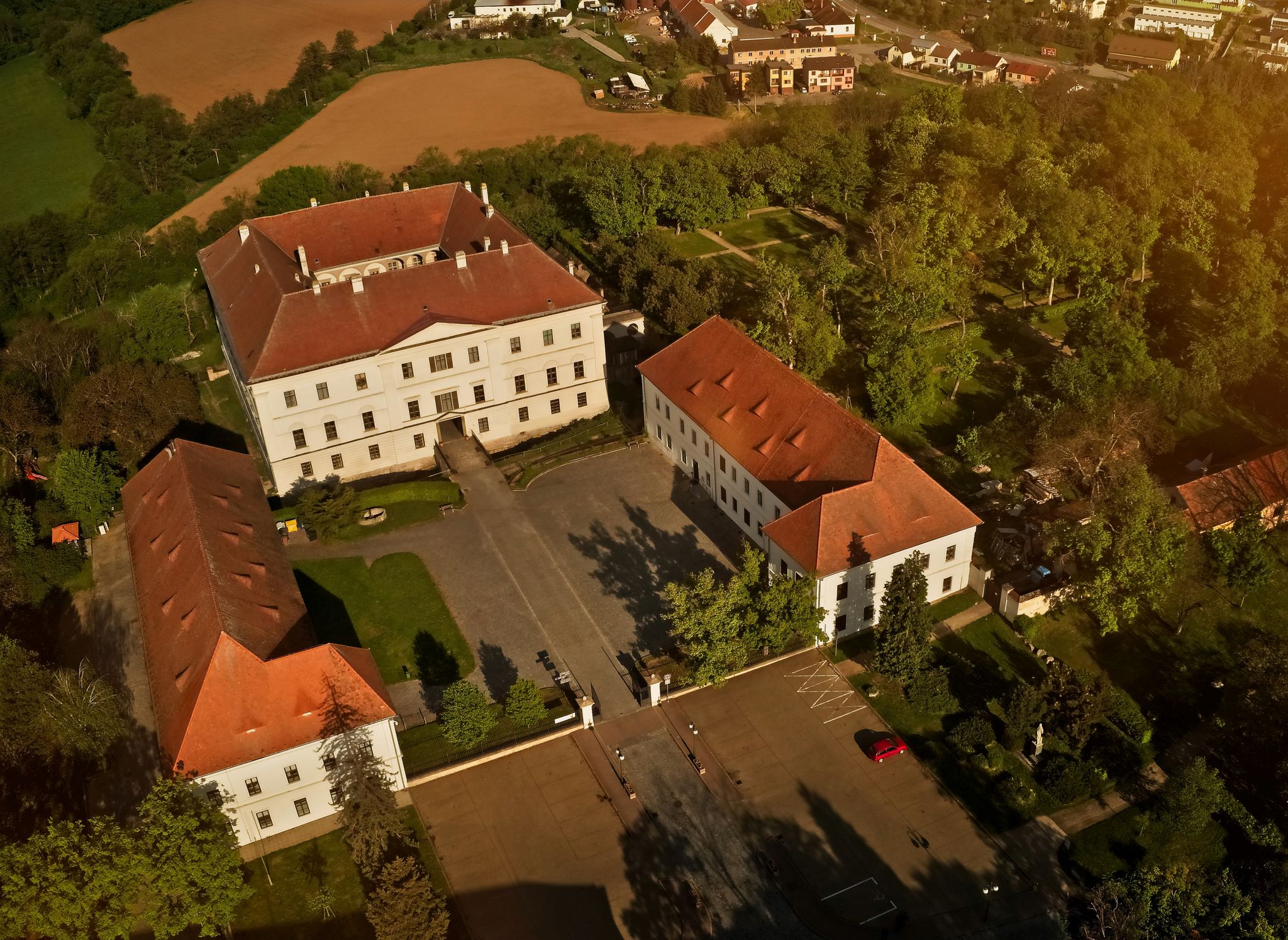 Rosice zámek dron foto archiv zámku