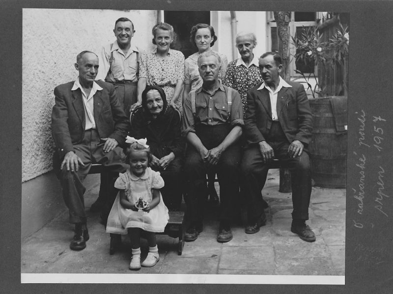 Dolujeme vzpomínky. „Pradědu těžká dřina odrovnala, prastrýc po stávce nesměl dostat práci“