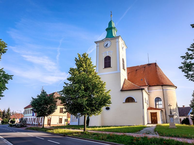 Kostel sv. Jana Křtitele a sv. Václava a jeho Ostrovačice